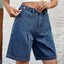 Short en jean pour femme avec taille ajustable, modèle tendance pour l'été.