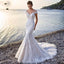 Robe de mariée sirène de princesse, blanche, traînante, transparente, dos nu, en dentelle