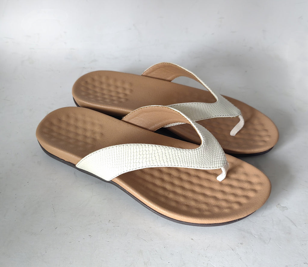 Chaussures d'été femme tongs basiques unies, sandales à lanières décontractées pour la plage