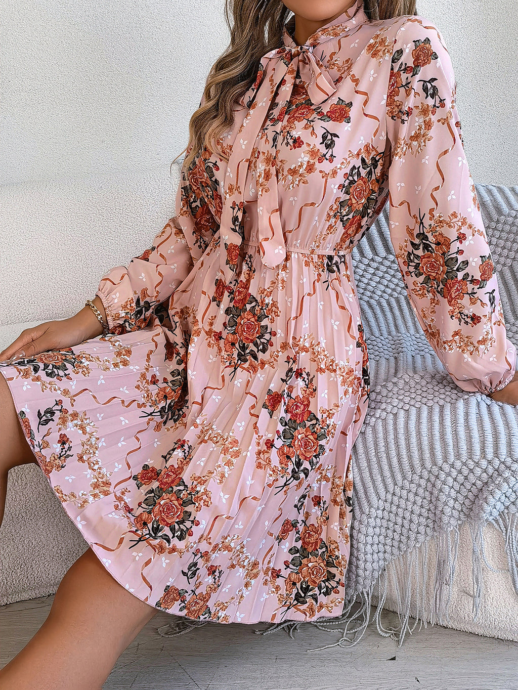 Robe longue plissée élégante à manches longues et taille nouée à imprimé floral pour femme