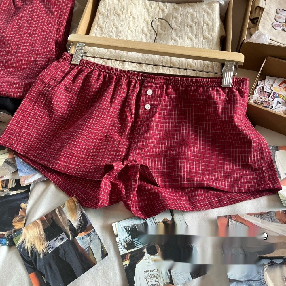 Shorts à carreaux rouges avec taille élastique et décoration de fermeture pour femmes