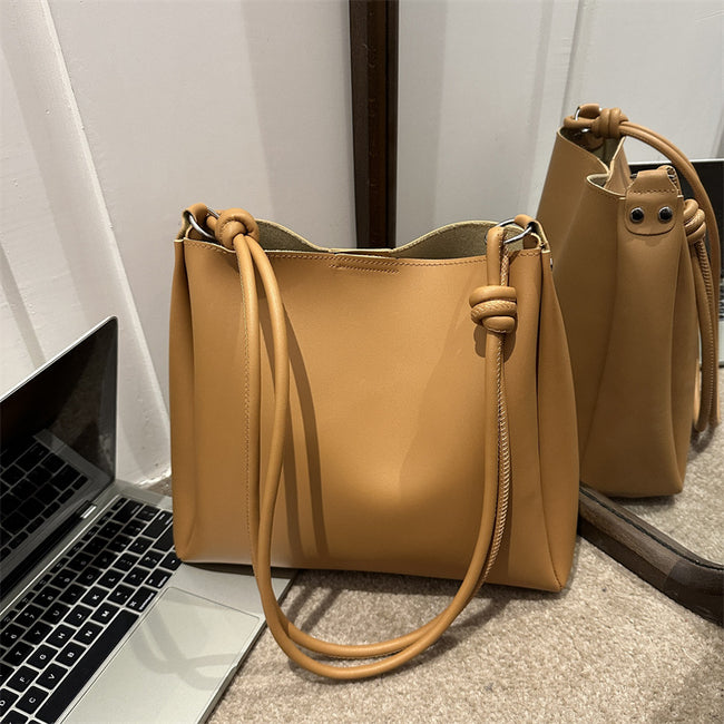 Sac bandoulière fourre-tout pour femme Main Image