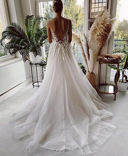 Robe de mariée femme en dentelle à dos nu et bretelles Main Image