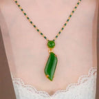 Les colliers sont des bijoux abordables, luxueux et à la mode pour les femmes.