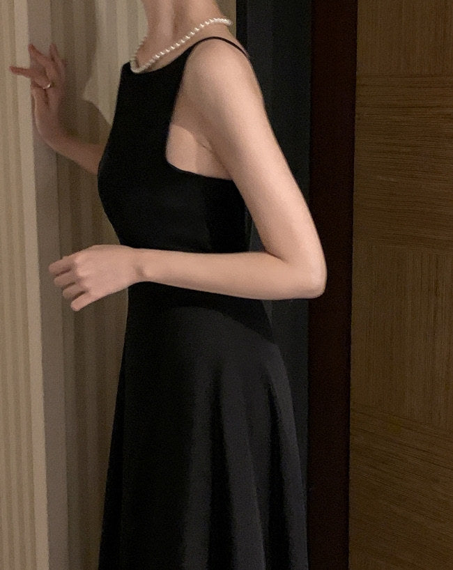 Robe sans manches à épaules dénudées et taille affinée Main Image