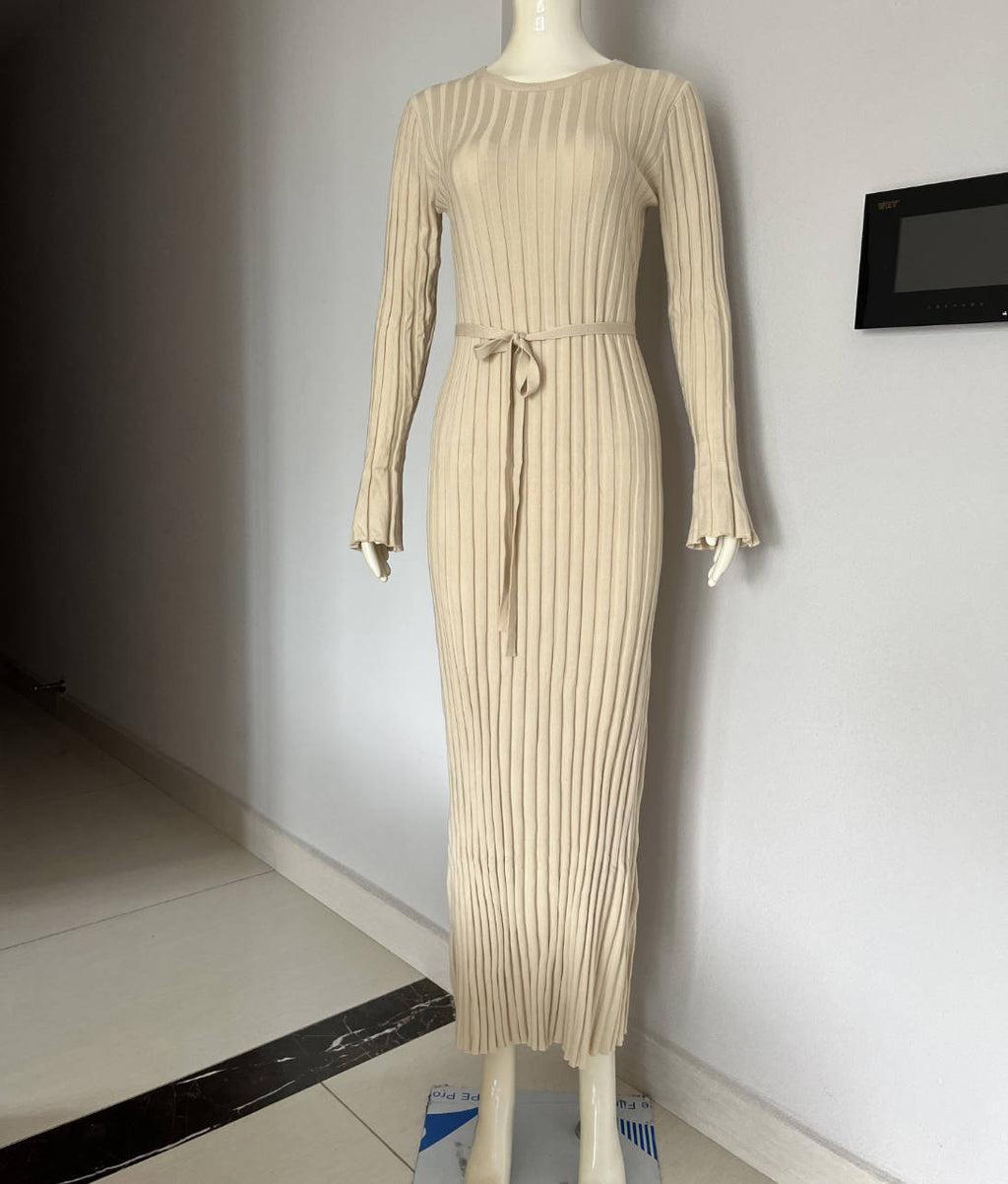 Robe en maille ajustée à col rond pour femme