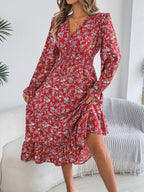 Robe longue élégante à col en V croisé avec motif floral, taille ajustée et ourlet à volants pour femme