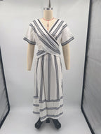 Robe décontractée ample style rétro à imprimé rayé, robe de vacances d'été à manches courtes et col en V, robe longue plissée bohème trapèze pour femme