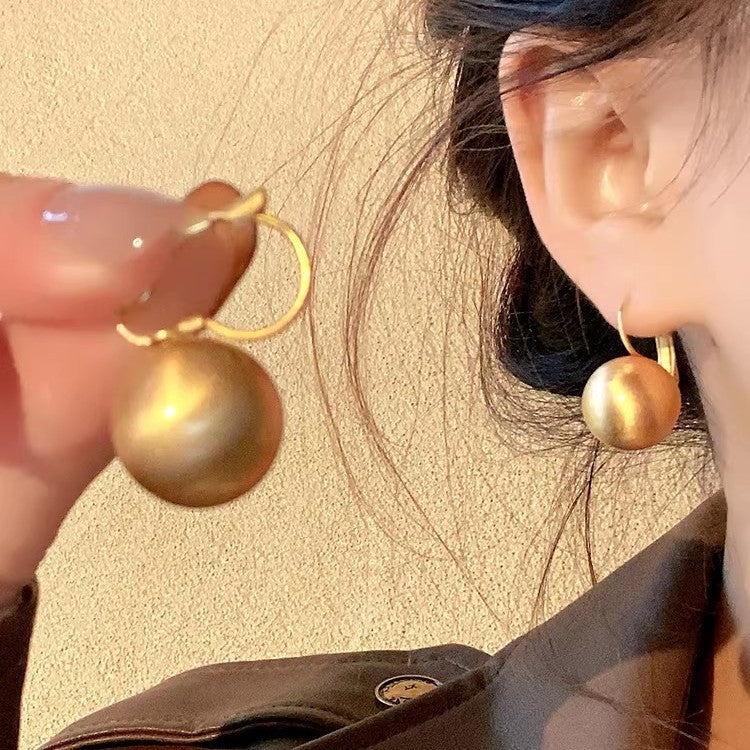 Boucles d'oreilles clous fleur minimalistes style japonais en or - Bijoux délicats et élégants en alliage floral pour femme, pour un usage quotidien.