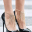 Cheville de chaussures à talons, ornée de franges et de brillants