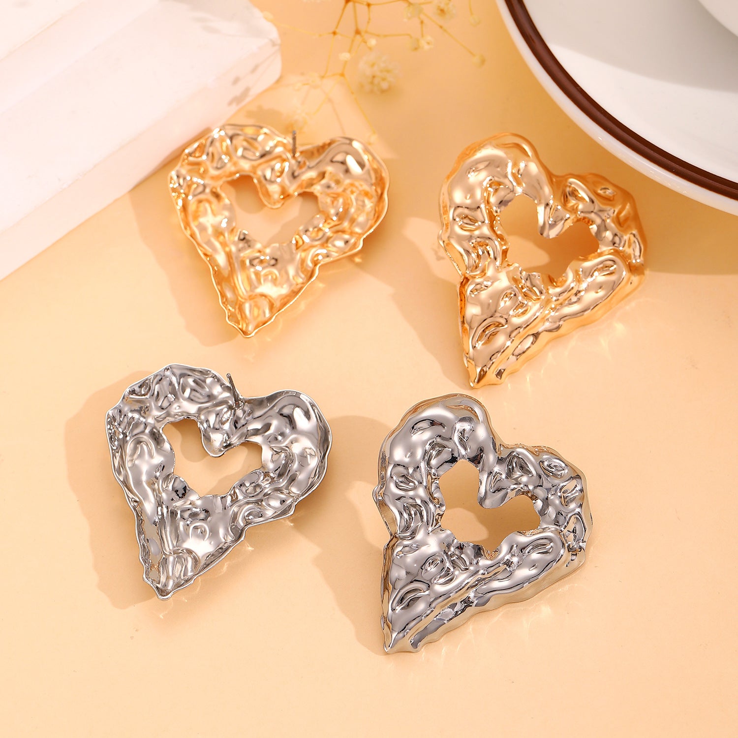 Nouvelles Boucles d'oreilles plissées en forme de cœur creux en lave, Bijoux fantaisie exagérés pour femmes, Cadeau de la Saint-Valentin