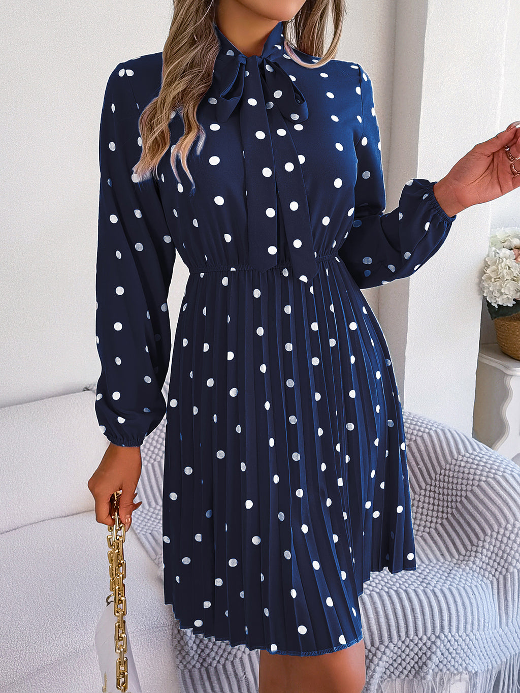 Robe longue plissée à pois et taille nouée à manches longues pour femme