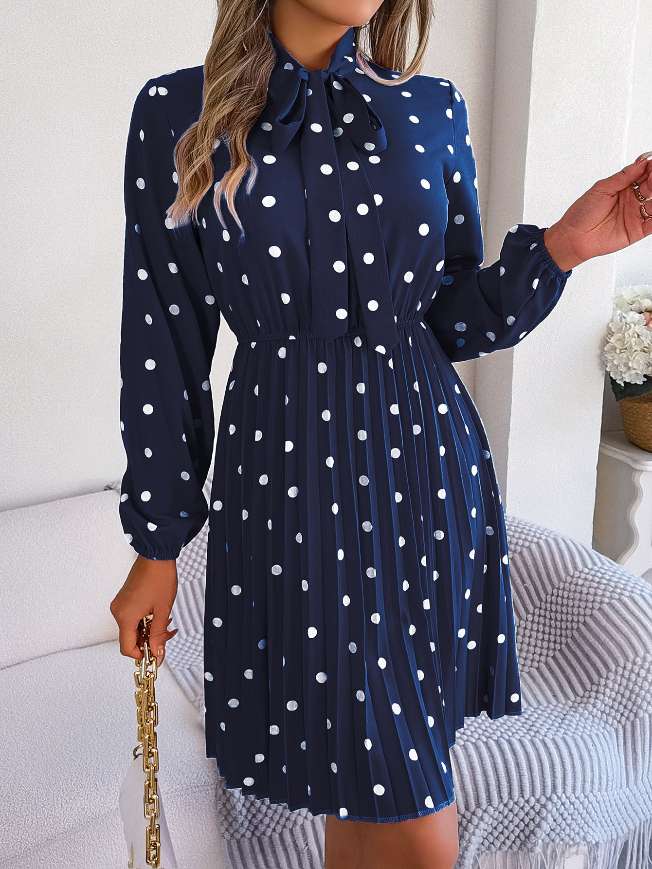 Robe longue plissée à pois et taille nouée à manches longues pour femme