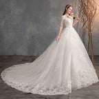 Robe de mariée traînante col V profond dentelle taille haute manches longues
