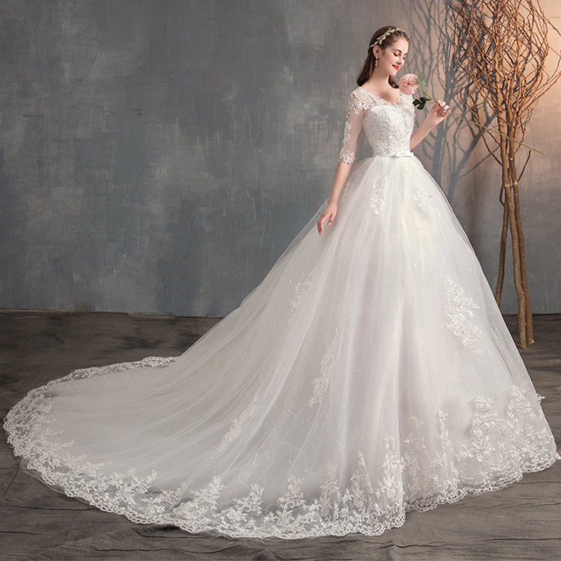 Robe de mariée traînante col V profond dentelle taille haute manches longues