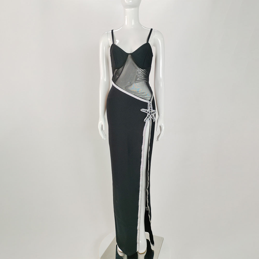 Robe moulante à bandelettes et à fente haute
