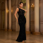 Robe de soirée fourreau fendue asymétrique à une épaule, col oblique, sequins et coupe ajustée