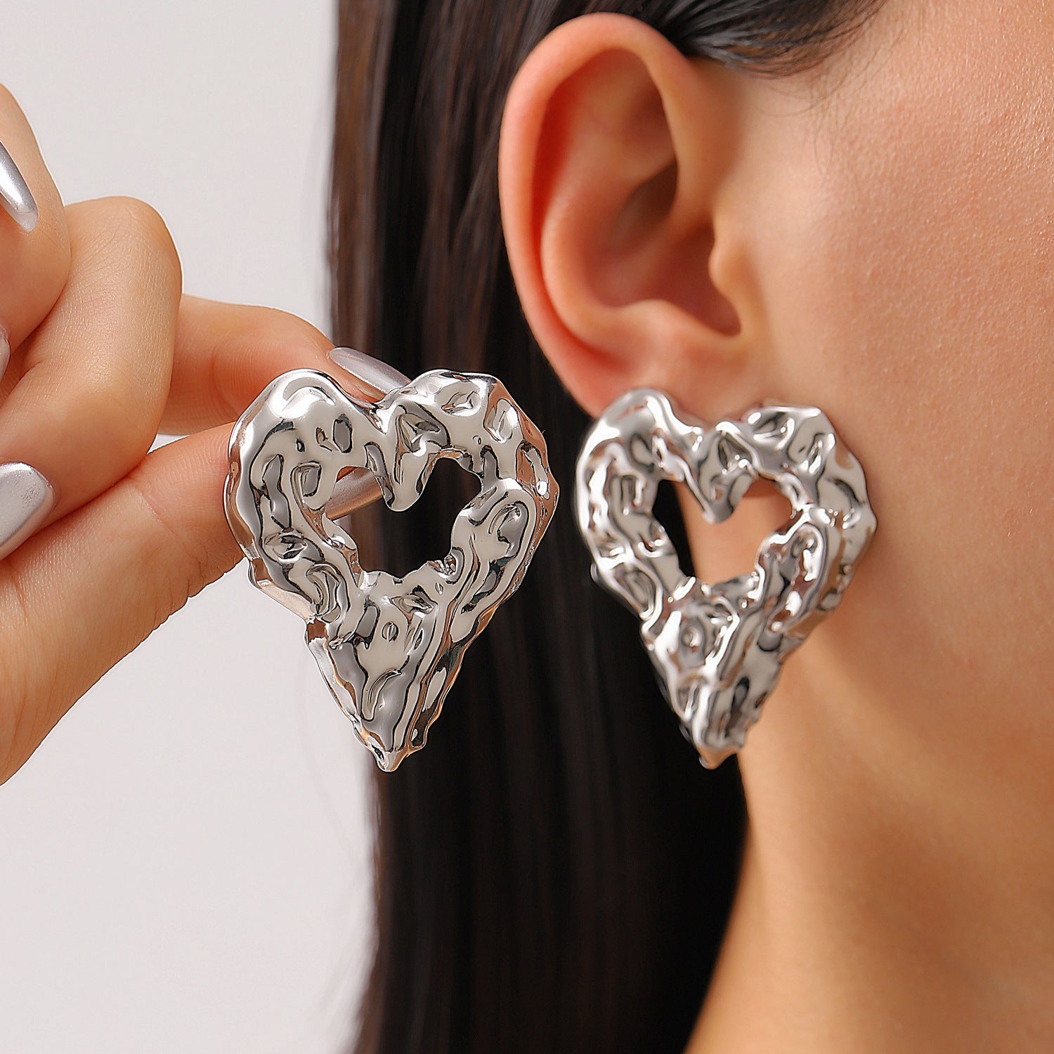 Nouvelles Boucles d'oreilles plissées en forme de cœur creux en lave, Bijoux fantaisie exagérés pour femmes, Cadeau de la Saint-Valentin
