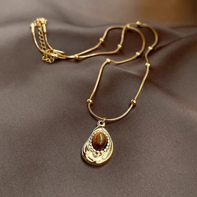 Collier d'ambre Pendentif irrégulier Rétro Chaîne de clavicule Chaîne de pull Bijou femme Hover Image