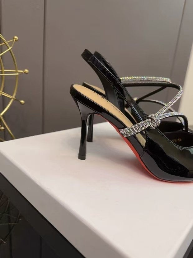 Sandales à talons hauts élégantes à bout pointu et talon aiguille, en cuir verni nude avec strass, style français, pour femmes, nouvelle collection été 2026 Main Image