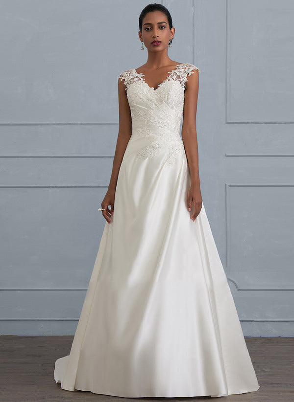 Robe de mariée sirène en dentelle traînante, asymétrique et décolletée en V