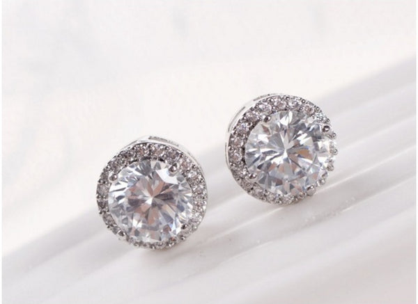 Boucles d'oreilles clous en métal rond argenté avec strass blancs et zircons, idéales pour les fêtes, bijoux pour femmes et filles.