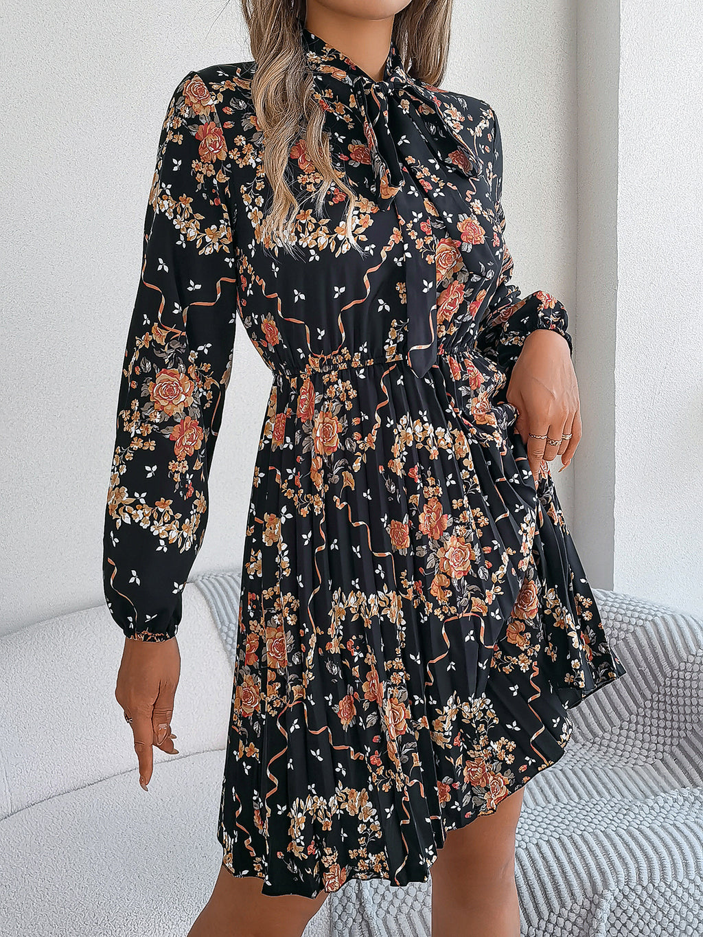 Robe longue plissée élégante à manches longues et taille nouée à imprimé floral pour femme