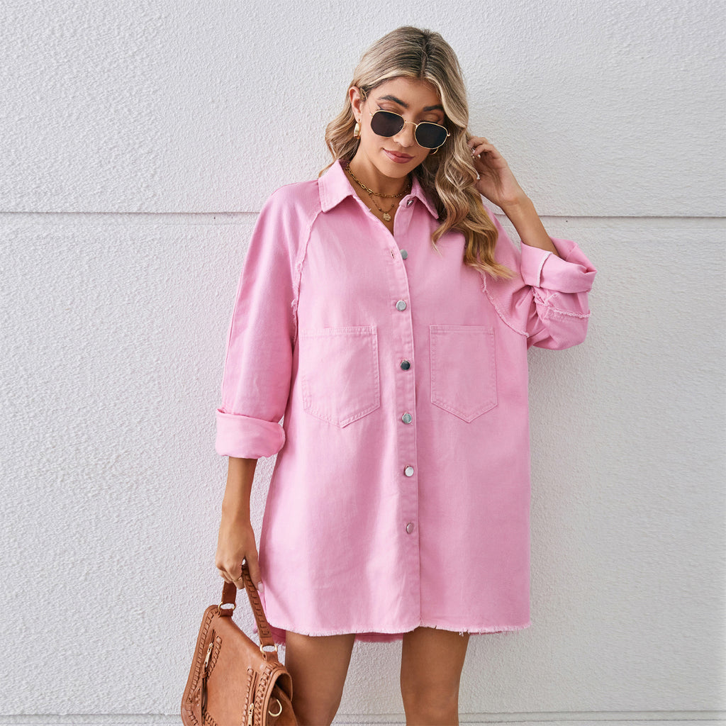 Robe en jean délavé à bords bruts, gilet long à manches longues surpiqué