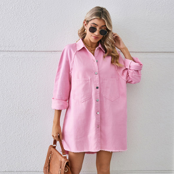 Robe en jean délavé à bords bruts, gilet long à manches longues surpiqué