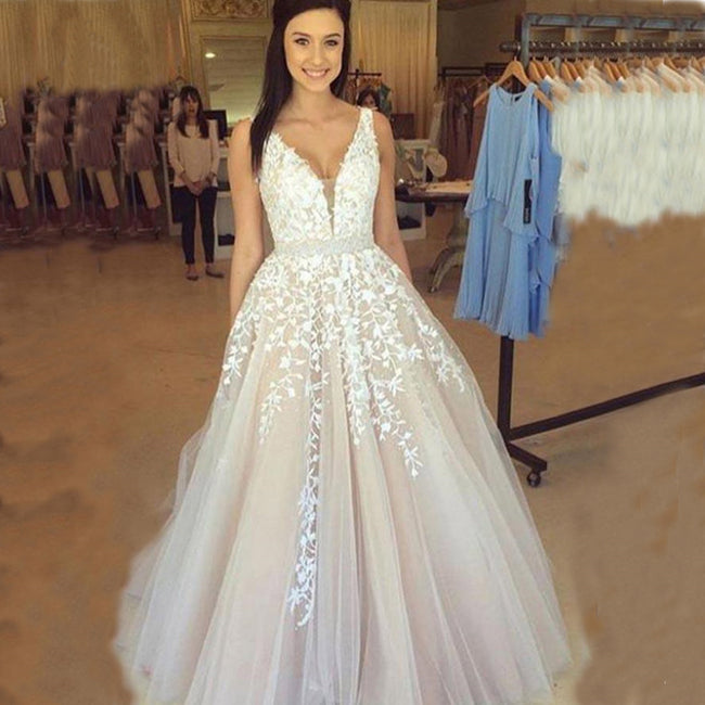 Robe de soirée de mariée en dentelle à épaules dénudées Hover Image