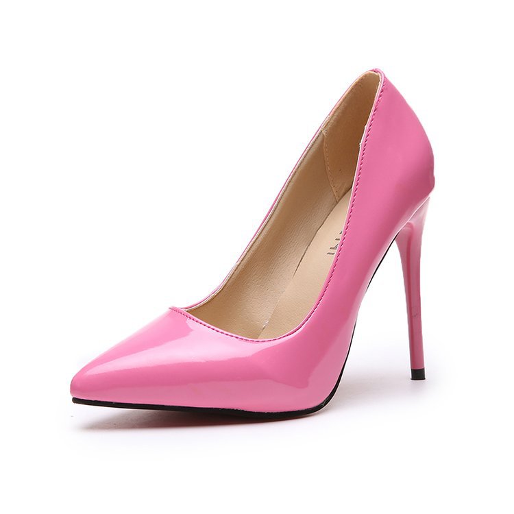 Talons aiguilles et talons larges pour femmes