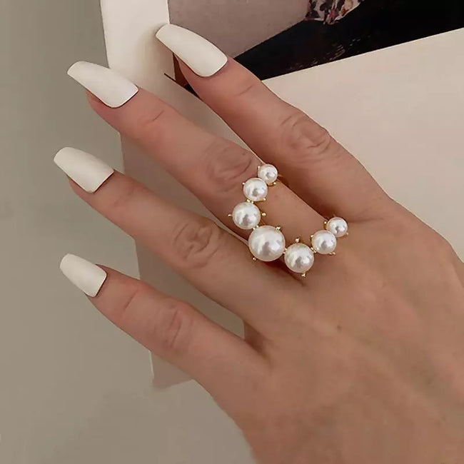 Grosses Bague géométrique de mode incrustée de perles pour femmes Main Image