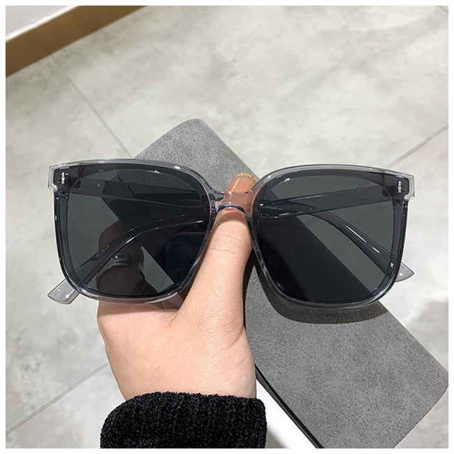 Nouvelles lunettes de soleil hommes et femmes monture noire Main Image