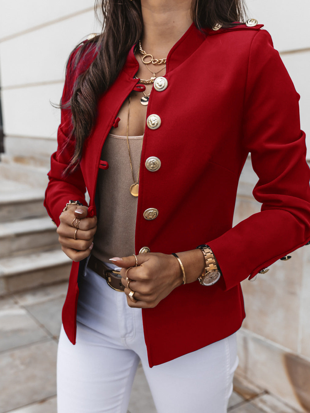 Petit blazer à manches longues et coupe ajustée