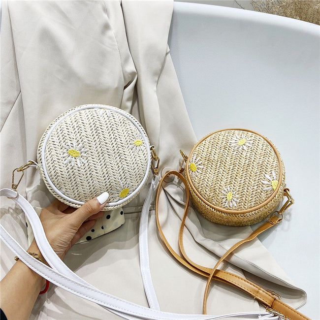 Sac tissé en paille pour femmes, petit sac rond de plage en sable rouge brodé, à bandoulière, tricoté. Main Image