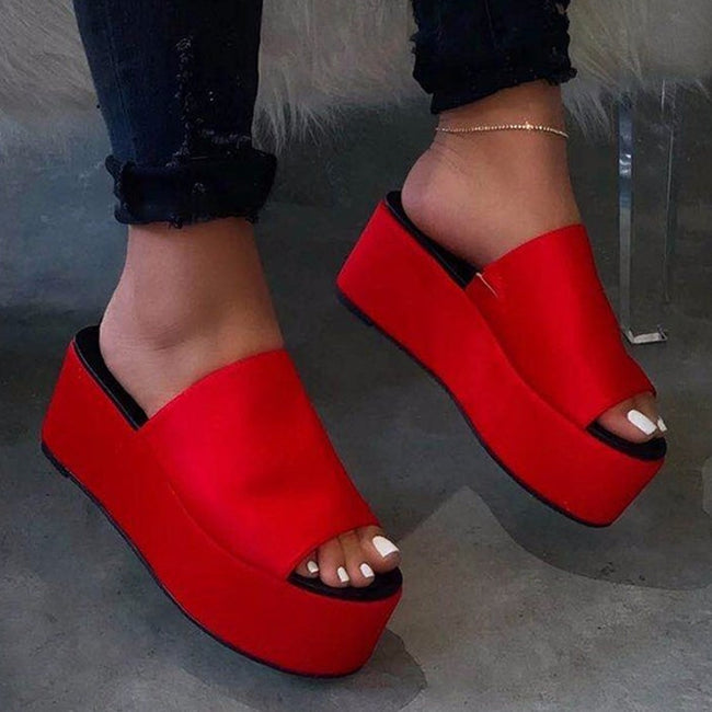 Sandales Compensées d'Été Imprimé Léopard pour Femmes Sandales Plates Chaussures Décontractées pour Femmes Sandales Compensées Noires à Bout Ouvert Main Image