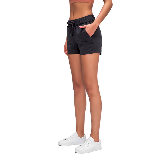 Short de sport ample en dentelle pour femme, extensible et respirant, pour la gym, l'entraînement et le yoga. Main Image