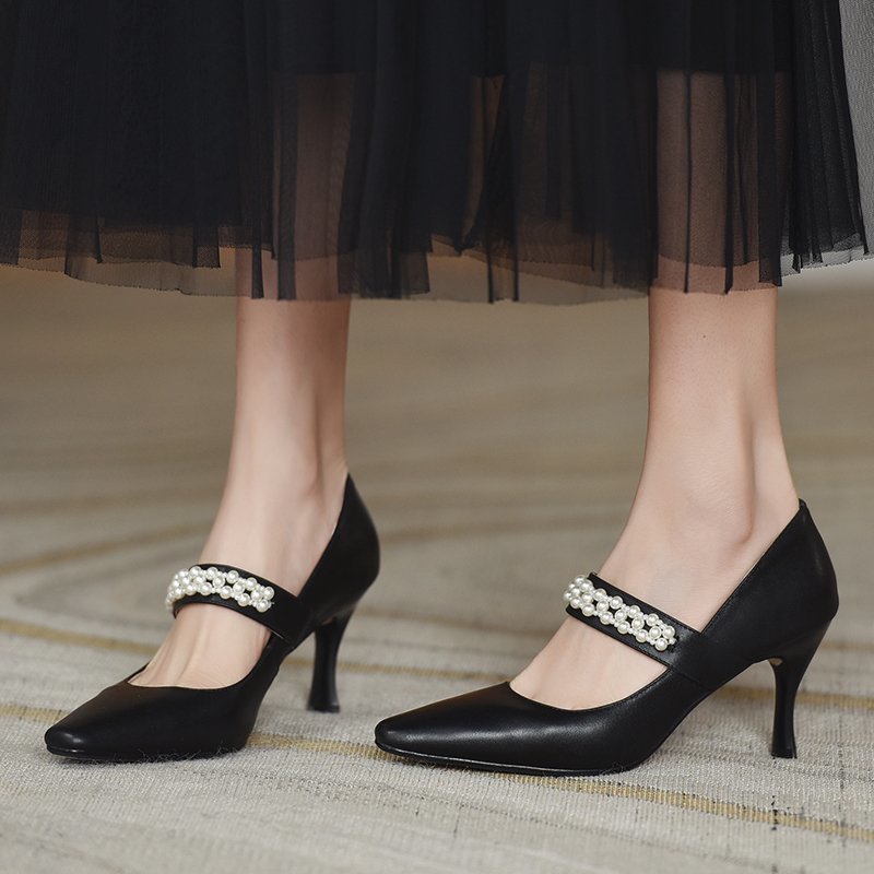 Talons hauts aiguilles en cuir souple avec perles