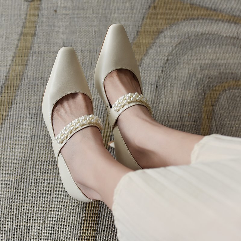 Talons hauts aiguilles en cuir souple avec perles