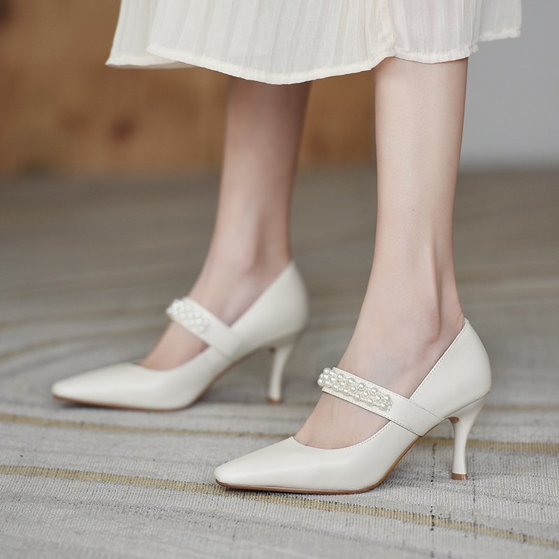 Talons hauts aiguilles en cuir souple avec perles