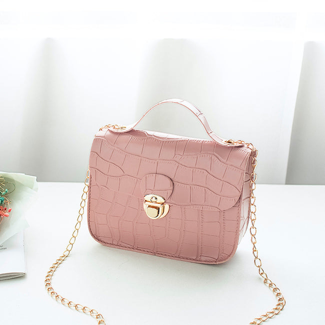 Sac bandoulière petit format pour femme, motif classique, sac à main léger avec chaîne, pochette de messager Hover Image