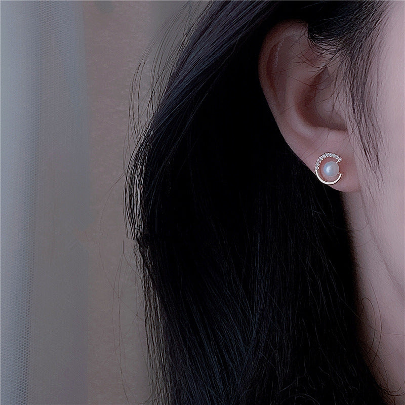 Boucles d'oreilles clous simples en forme de C pour femmes, bijoux exquis en perles et cristaux ronds