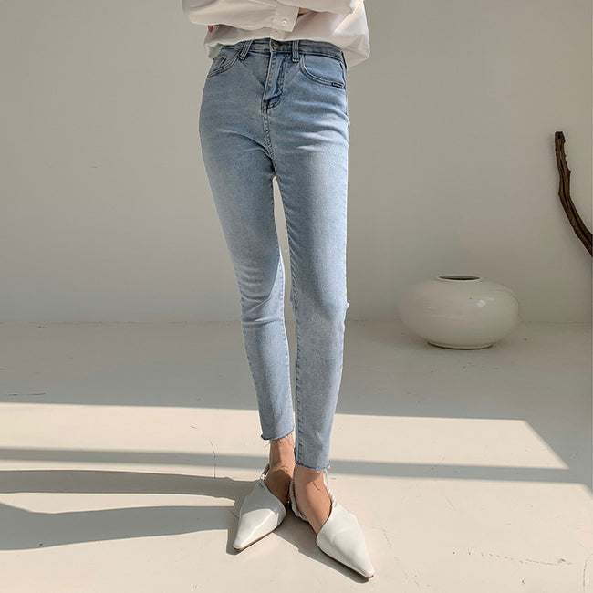 Jean skinny femme, nouvelle collection printemps, taille haute, coupe crayon ajustée Hover Image