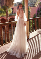 Robe de mariée à manches longues, décolleté en V profond, en dentelle et tulle, jupe longue