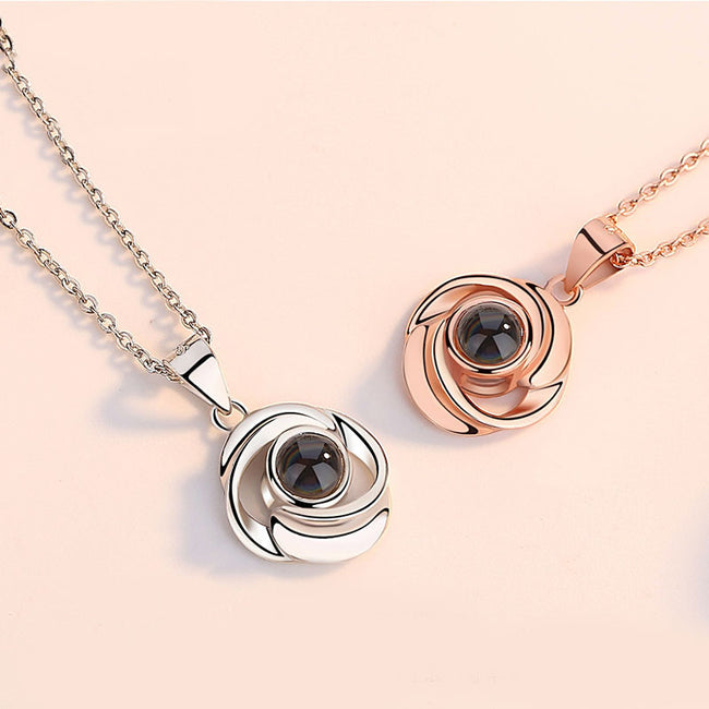 Colliers pendentifs fleur rose en argent sterling 925 pour femmes, collier tendance projection 100 langues AMOUR, bijoux faits à la main Main Image