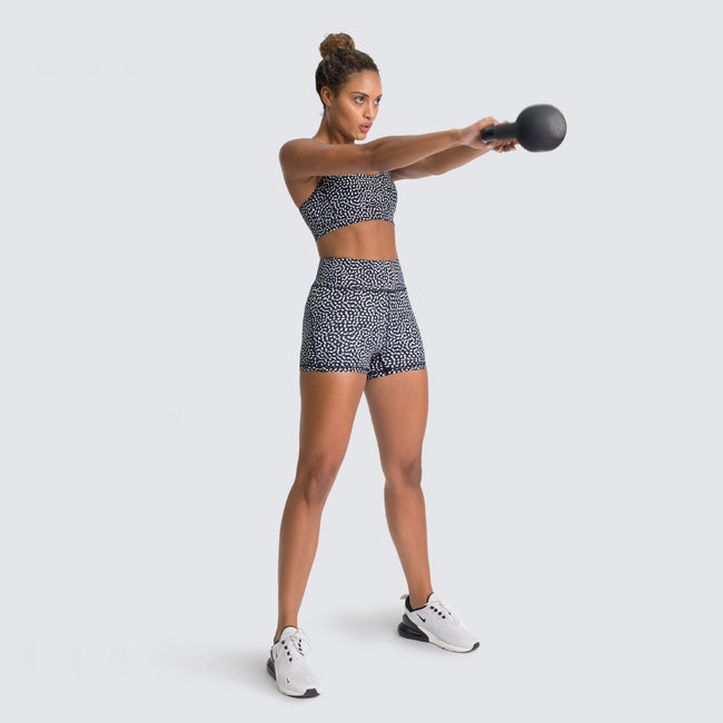 Ensemble de Yoga Sexy en Tricot pour Femmes : Débardeur, Short, Soutien-Gorge de Sport et Tenue de Fitness Hover Image