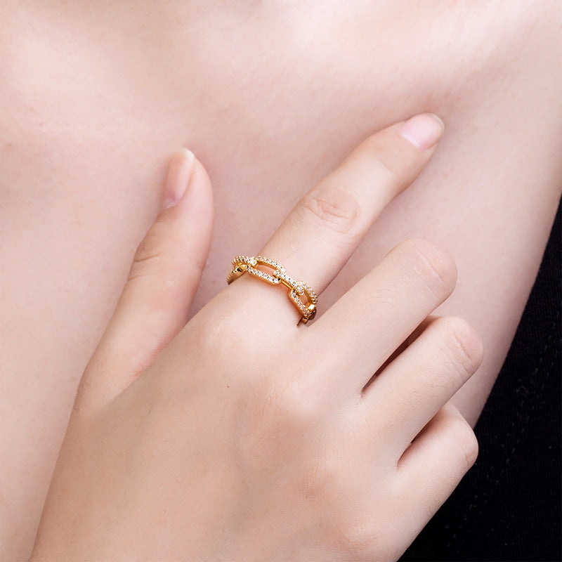 Bagues pour femmes en or incrustées de zircons