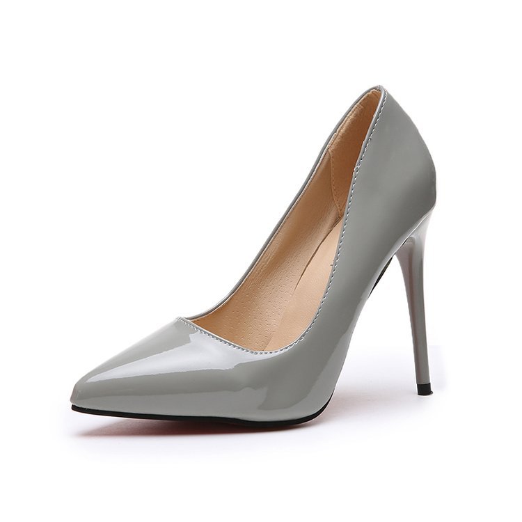 Talons aiguilles et talons larges pour femmes