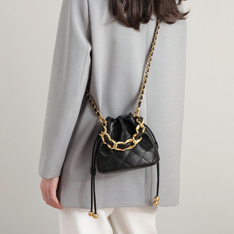 Sac à bandoulière en cuir pour femmes, mini et portable, de forme seau et au style à la mode