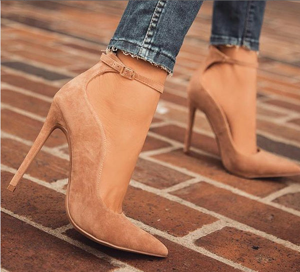 Talons hauts à boucle et bouts pointus